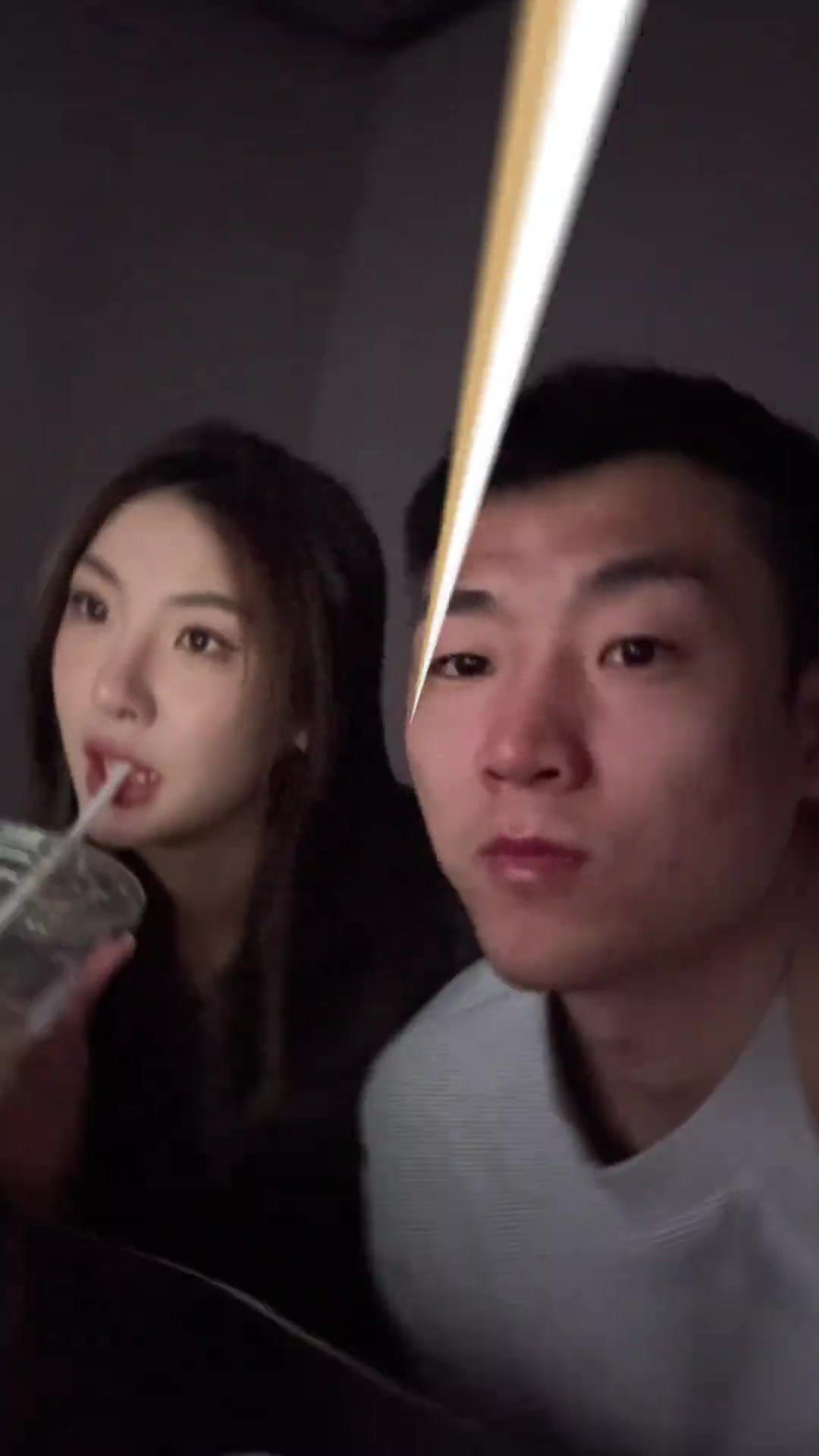 谈球吧官网登录入口相当般配！高诗岩妻子晒情侣日常：迟来的照片