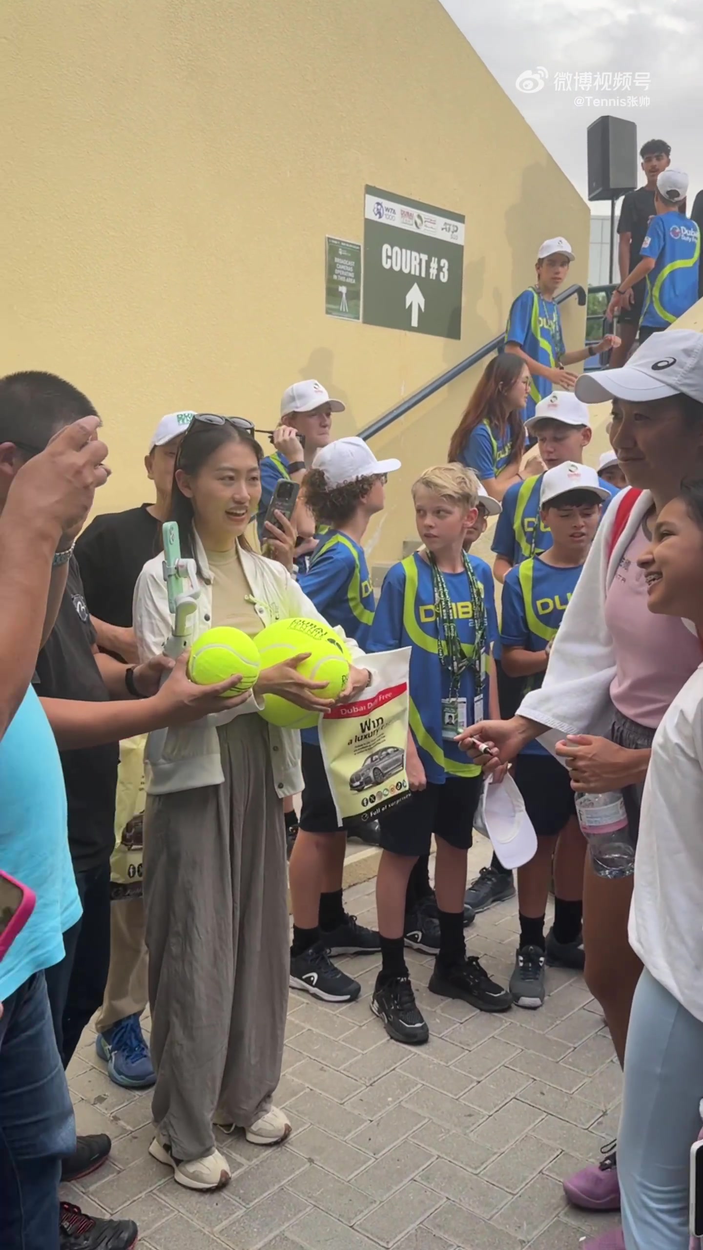 谈球吧体育官网入口伤愈复出一周年！张帅发文：只要我还可以手持球拍上场就要战斗