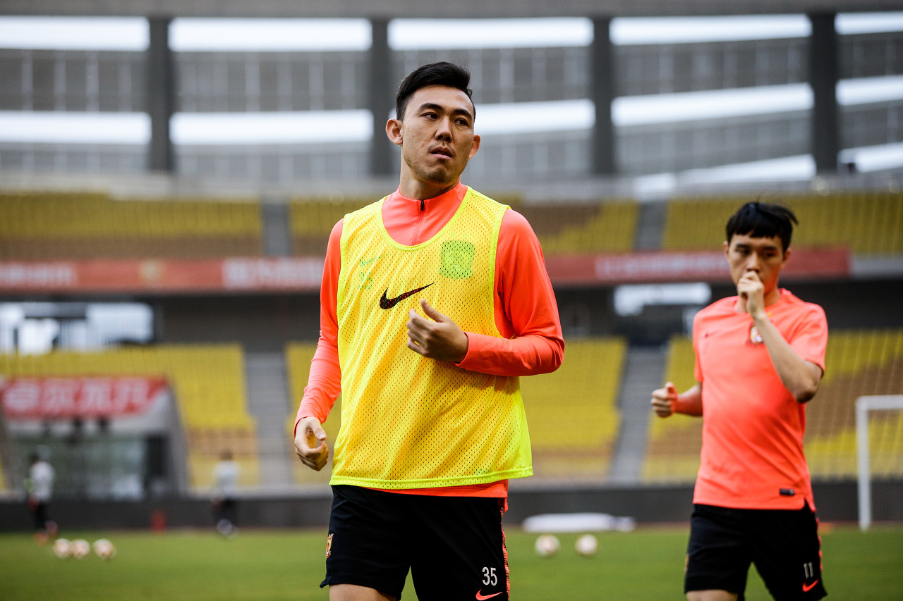 谈球吧官网登录入口德转显示36岁前国脚李学鹏复出加盟中乙球队温州FC