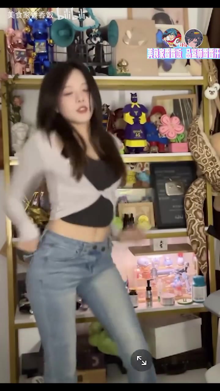 谈球吧骆歆直播间热舞遭弹幕嫌弃：都是自己人 别跳了！！