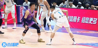 谈球吧官网登录入口手感火热！陈盈骏持球对抗防守 高难度后仰跳投压哨命中