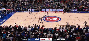 谈球吧体育app下载就差这两分🤔？施罗德三节末空篮传哈达威超时无效 全场输1分！