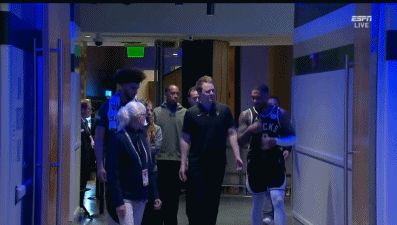 谈球吧跟腱撕裂平均恢复周期10个月😭记者：利拉德恐将缺席整个下赛季