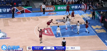 谈球吧体育app官网建奇功！纳托尔三分颠进 随后外线再度出手压哨三分正中靶心