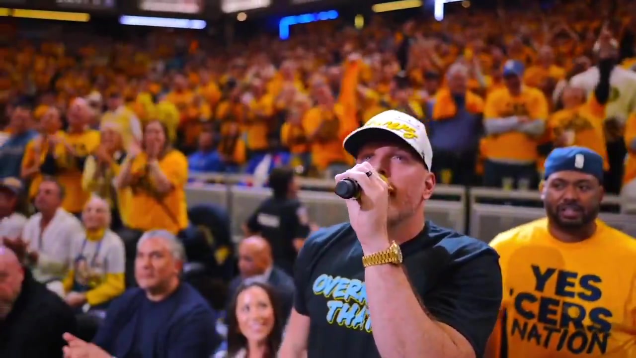 谈球吧体育官网入口DJ介绍尼克斯名人球迷后大喊：让这群狗东西耷拉着耳朵滚回纽约！