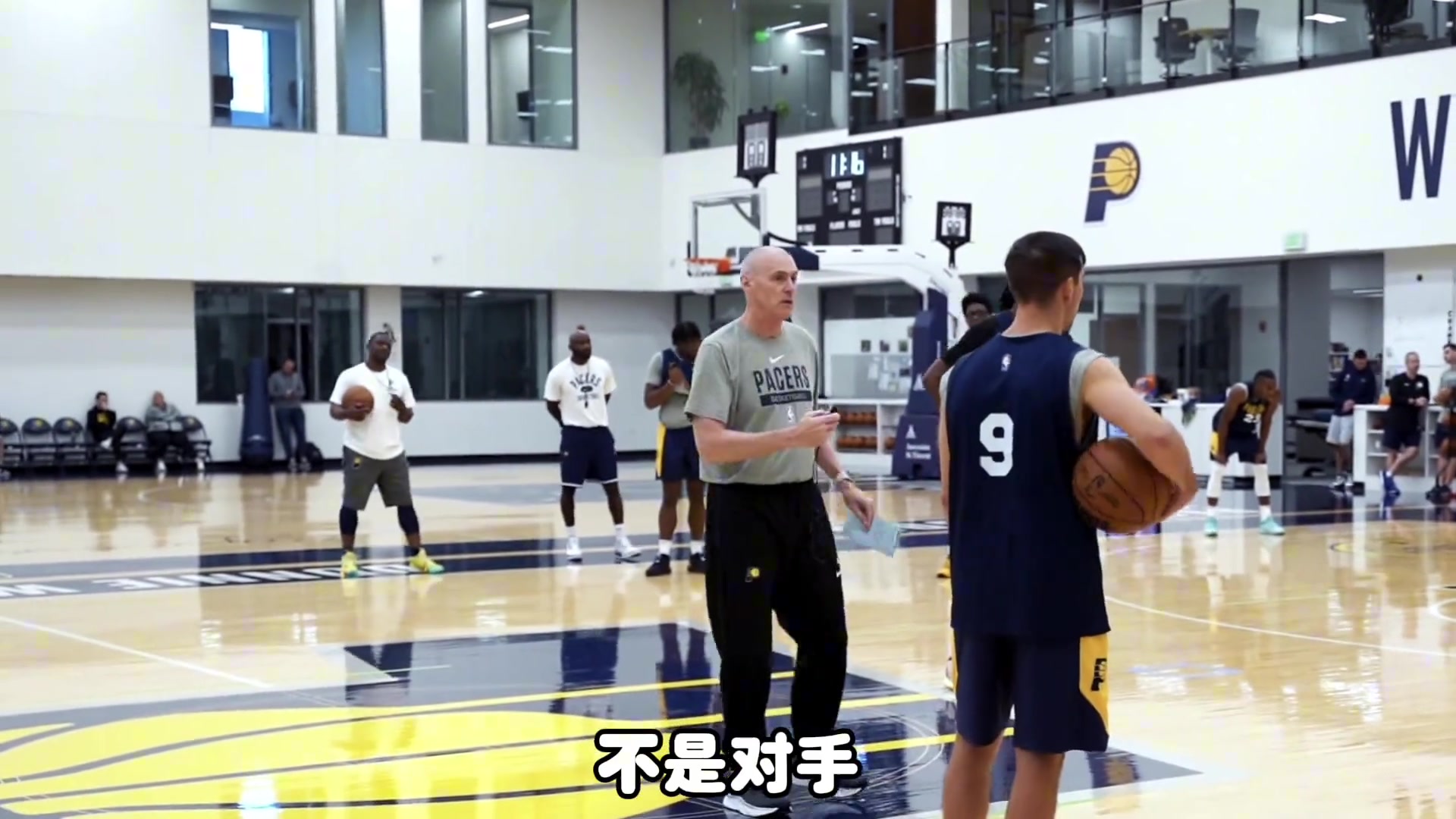 谈球吧(中国)官方网站杨毅：锡伯杜面对卡莱尔不堪一击 尼克斯想争冠不能用他&他该退了