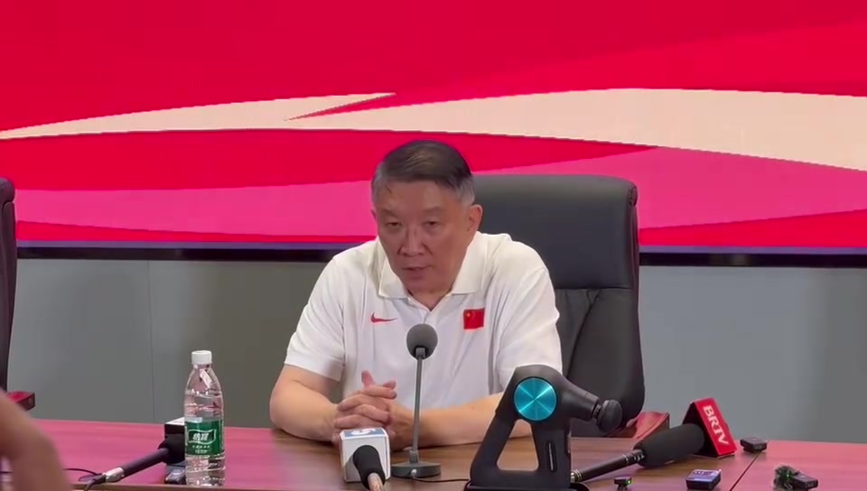 谈球吧体育app官网宫鲁鸣：张子宇和姚明差不多重&摔一跤吓人一跳 脚步&对抗都要学